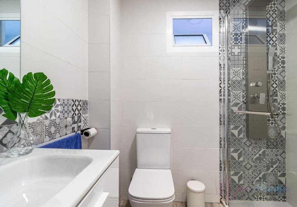 Apartamento 1 en Estadio del Sevilla, 3 habitaciones y metro Exterior foto